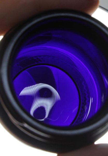 Miron Weithalsglas aus Violettglas 30ml
